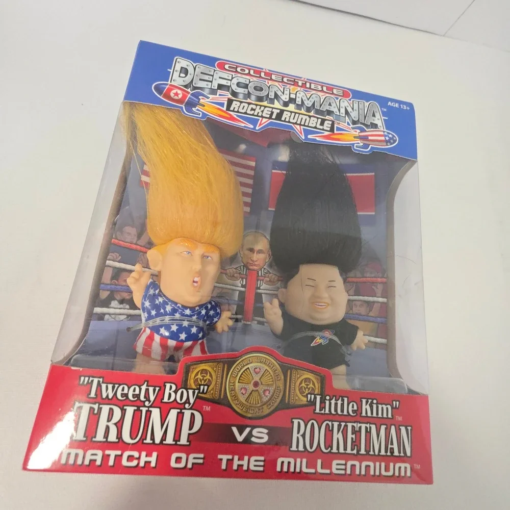 NEW DefconMania Rocket Rumble Trump vs Rocketman‎ Troll Figures Collectable Rare